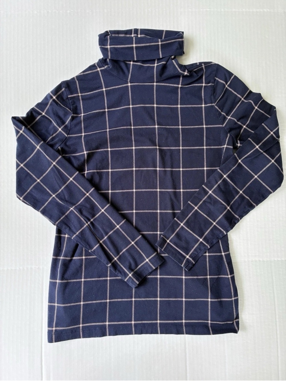 Lands’ End women’s long sleeve turtleneck size small 6-8, navy blue plaid